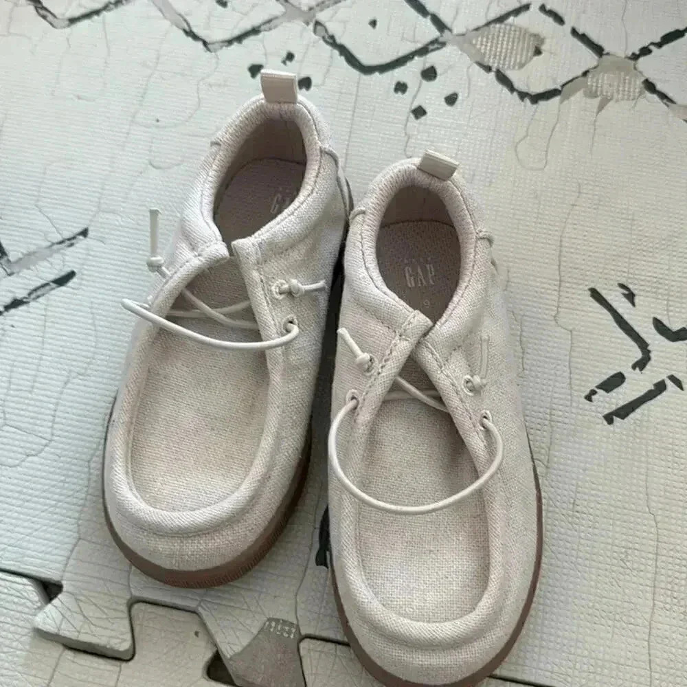 Gap‎ Moccasins